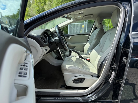 Volvo V40 11 of 24