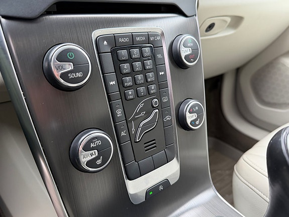 Volvo V40 20 of 27