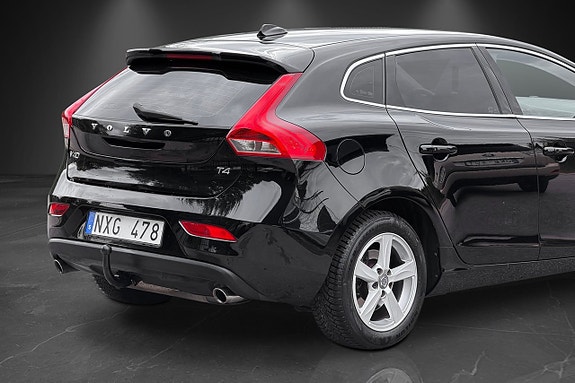 Volvo V40 2 of 23