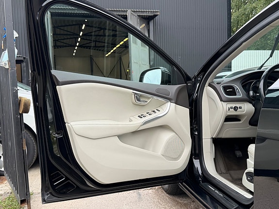 Volvo V40 23 of 27