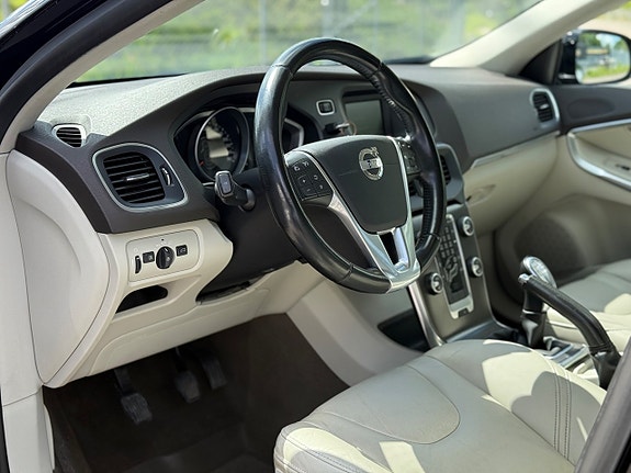 Volvo V40 12 of 24
