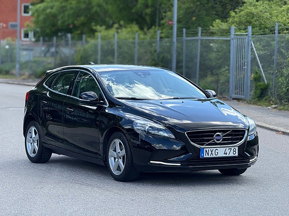 Volvo V40 2 of 5