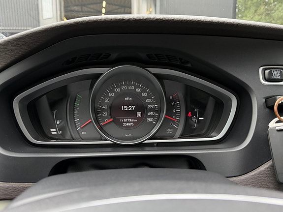 Volvo V40 16 of 27