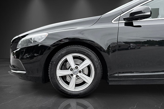 Volvo V40 8 of 23