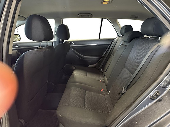 Toyota Avensis 4 of 5