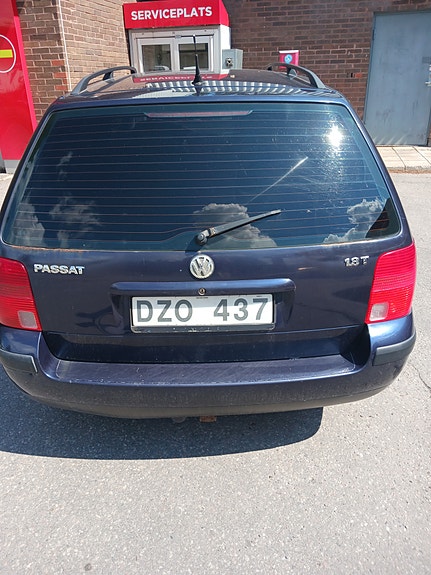 Volkswagen Passat 2 of 5