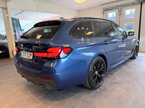 BMW 530e 4 of 5