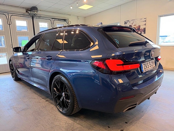 BMW 530e 3 of 5