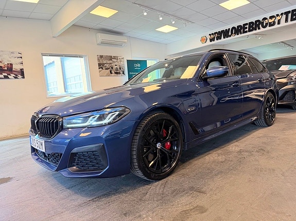 BMW 530e 2 of 5