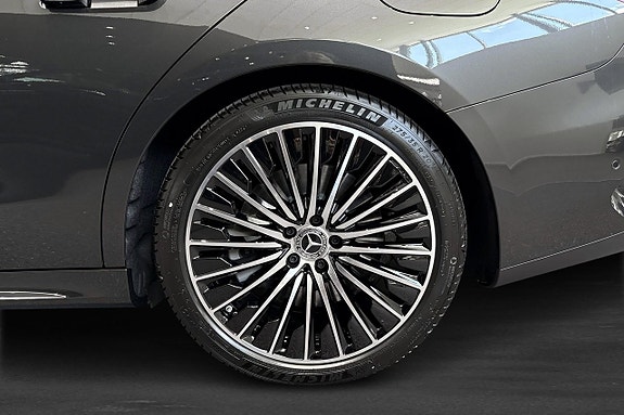 Mercedes-Benz E300 e 5 of 16
