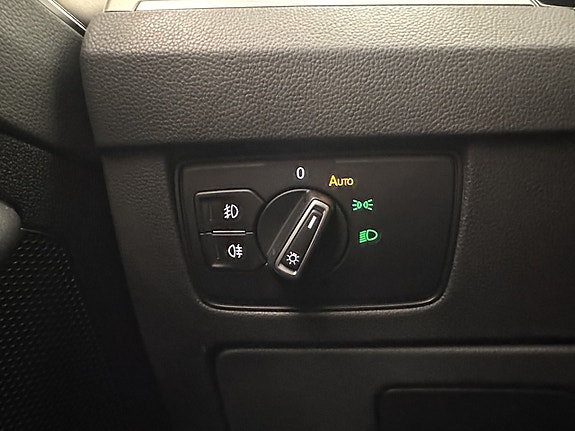 Volkswagen Passat 30 of 30