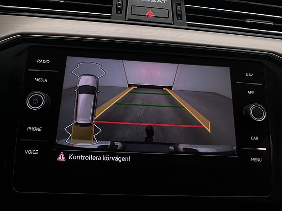 Volkswagen Passat 16 of 30