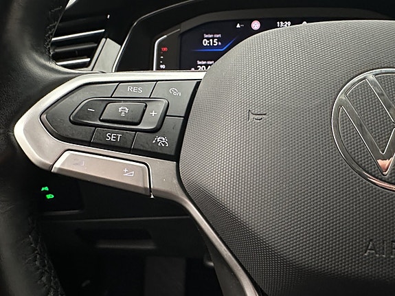 Volkswagen Passat 12 of 30