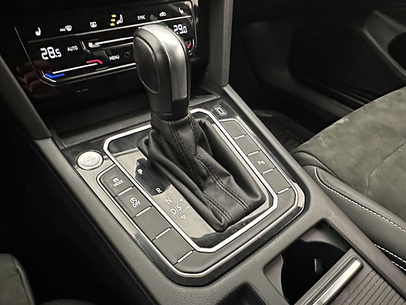 Volkswagen Passat 23 of 30