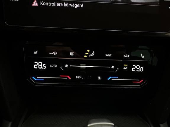 Volkswagen Passat 22 of 30