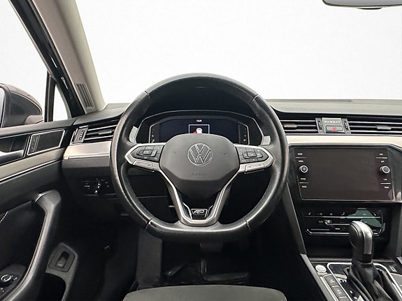 Volkswagen Passat 11 of 30