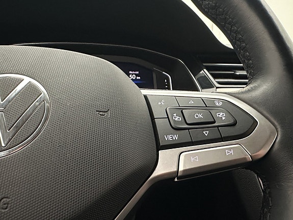 Volkswagen Passat 14 of 30
