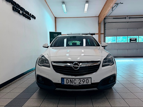 Opel Insignia Country Tourer 2 of 5