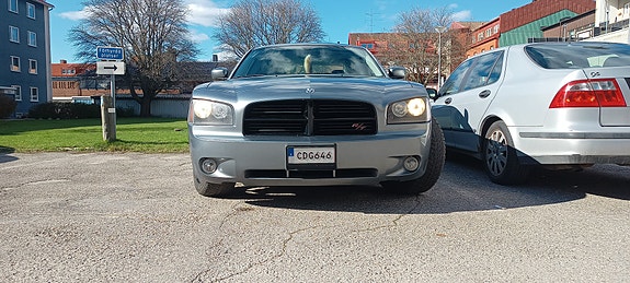 Dodge Charger 2 of 5