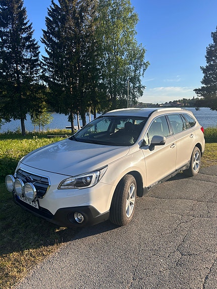 Subaru Outback 2 of 5