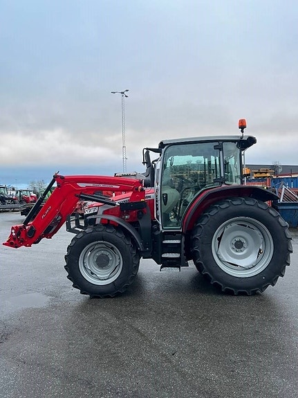 Massey Ferguson 5M.95 2 of 5
