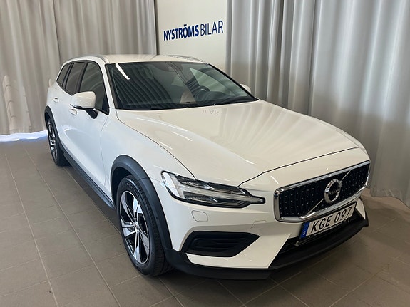 Volvo V60 Cross Country 2 of 5