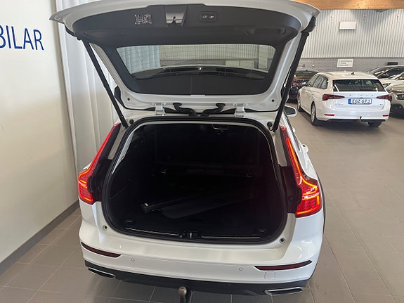 Volvo V60 Cross Country 8 of 15