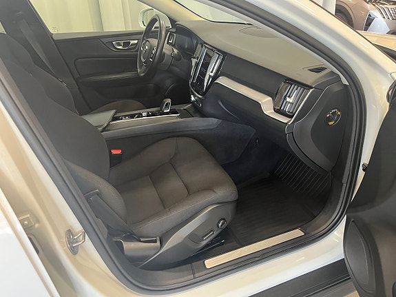 Volvo V60 Cross Country 10 of 15