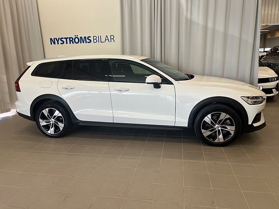 Volvo V60 Cross Country 4 of 5
