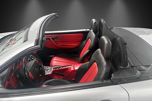 Mercedes-Benz SLK230 8 of 22