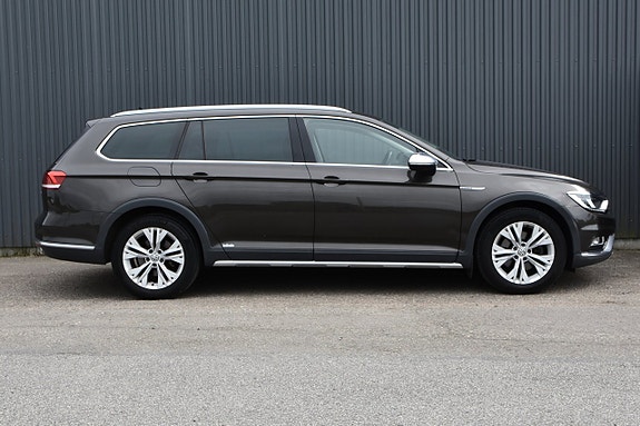 Volkswagen Passat Alltrack 3 of 5