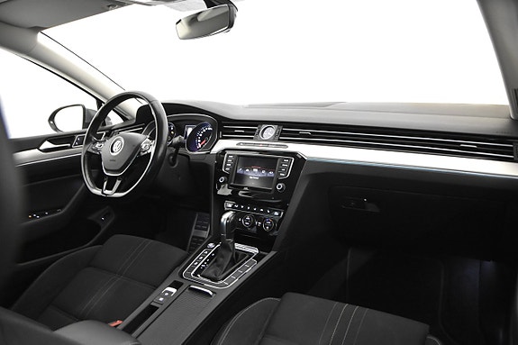 Volkswagen Passat Alltrack 17 of 20