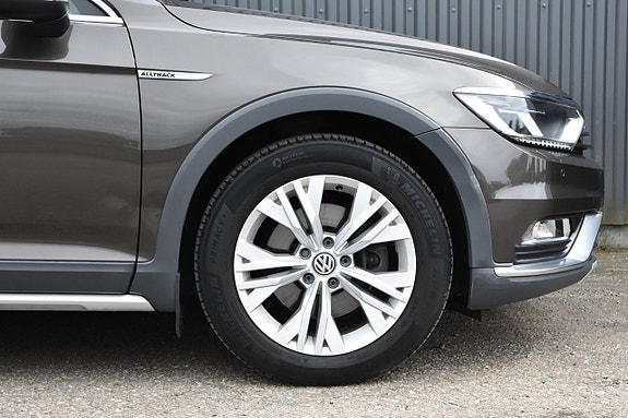 Volkswagen Passat Alltrack 4 of 5