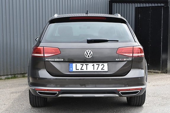 Volkswagen Passat Alltrack 8 of 20