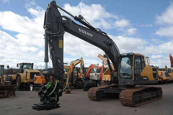 Volvo EC 220 E *Uthyres* 2 of 3