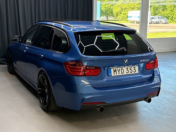BMW 330d 3 of 5