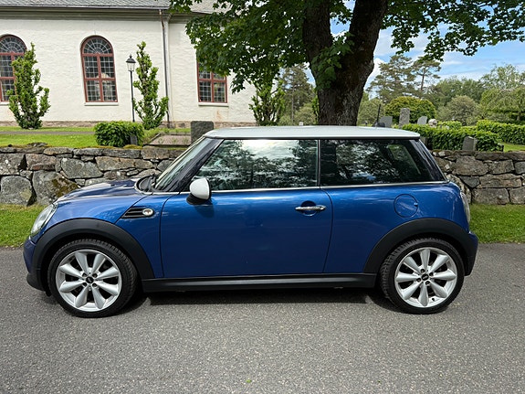 MINI Cooper 2 of 5