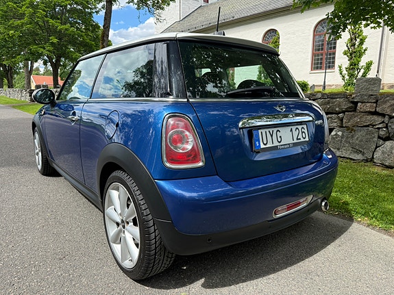 MINI Cooper 4 of 5