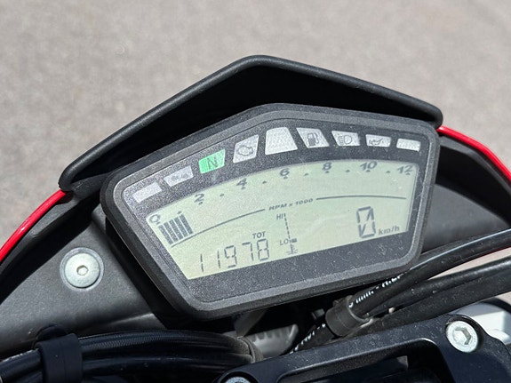 Ducati Hypermotard 796 1190 mil 14 of 16