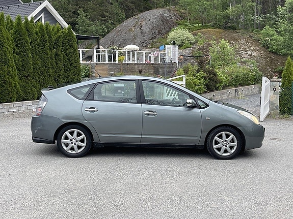 Toyota Prius 5 of 5