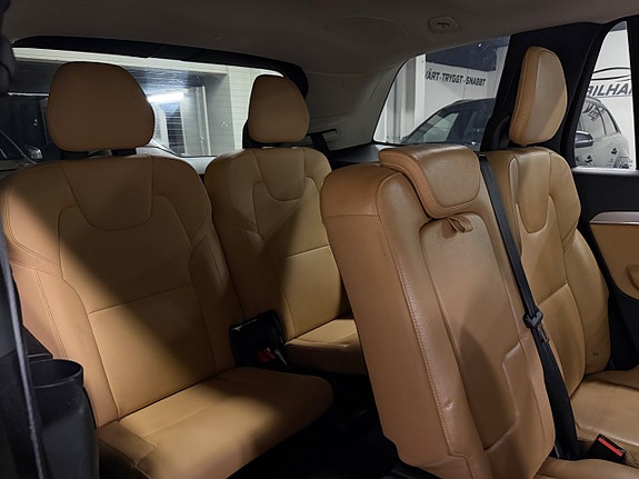 Volvo XC90 14 of 18