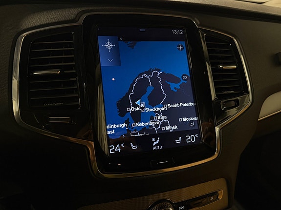 Volvo XC90 10 of 18