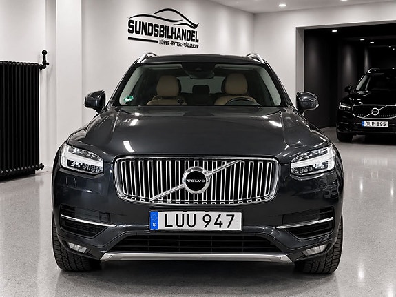 Volvo XC90 2 of 18