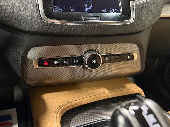 Volvo XC90 11 of 18
