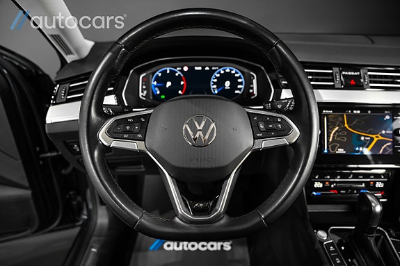 Volkswagen Passat 16 of 30