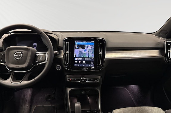 Volvo XC40 9 of 15