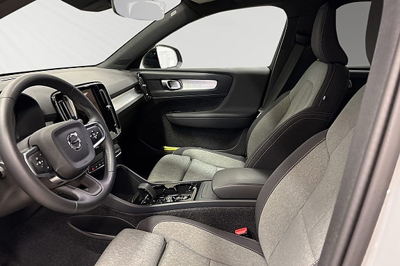 Volvo XC40 7 of 15