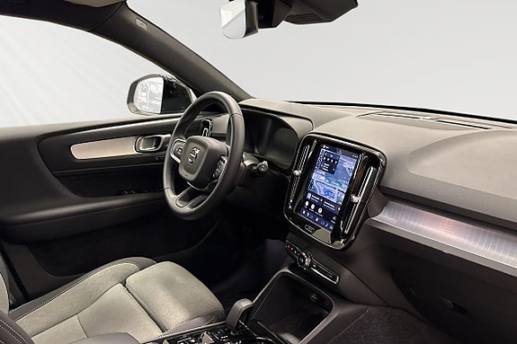 Volvo XC40 10 of 15