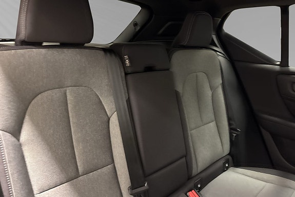 Volvo XC40 11 of 15