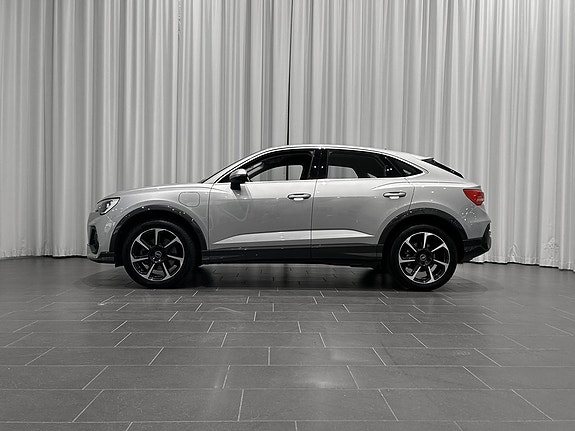 Audi Q3 2 of 5